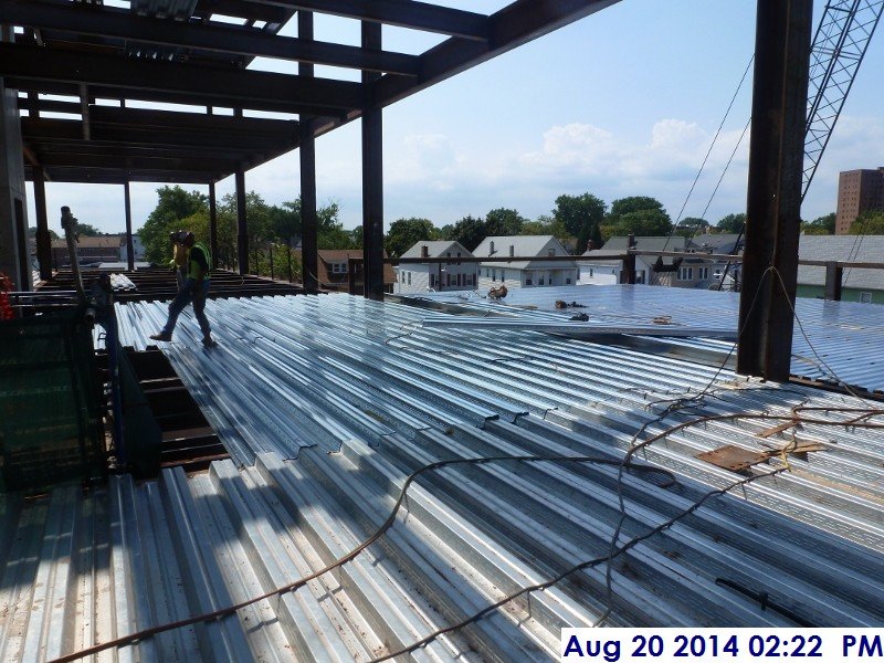 Installed metal decking at Derrick -7 (3rd Floor) Facing North-West (800x600)